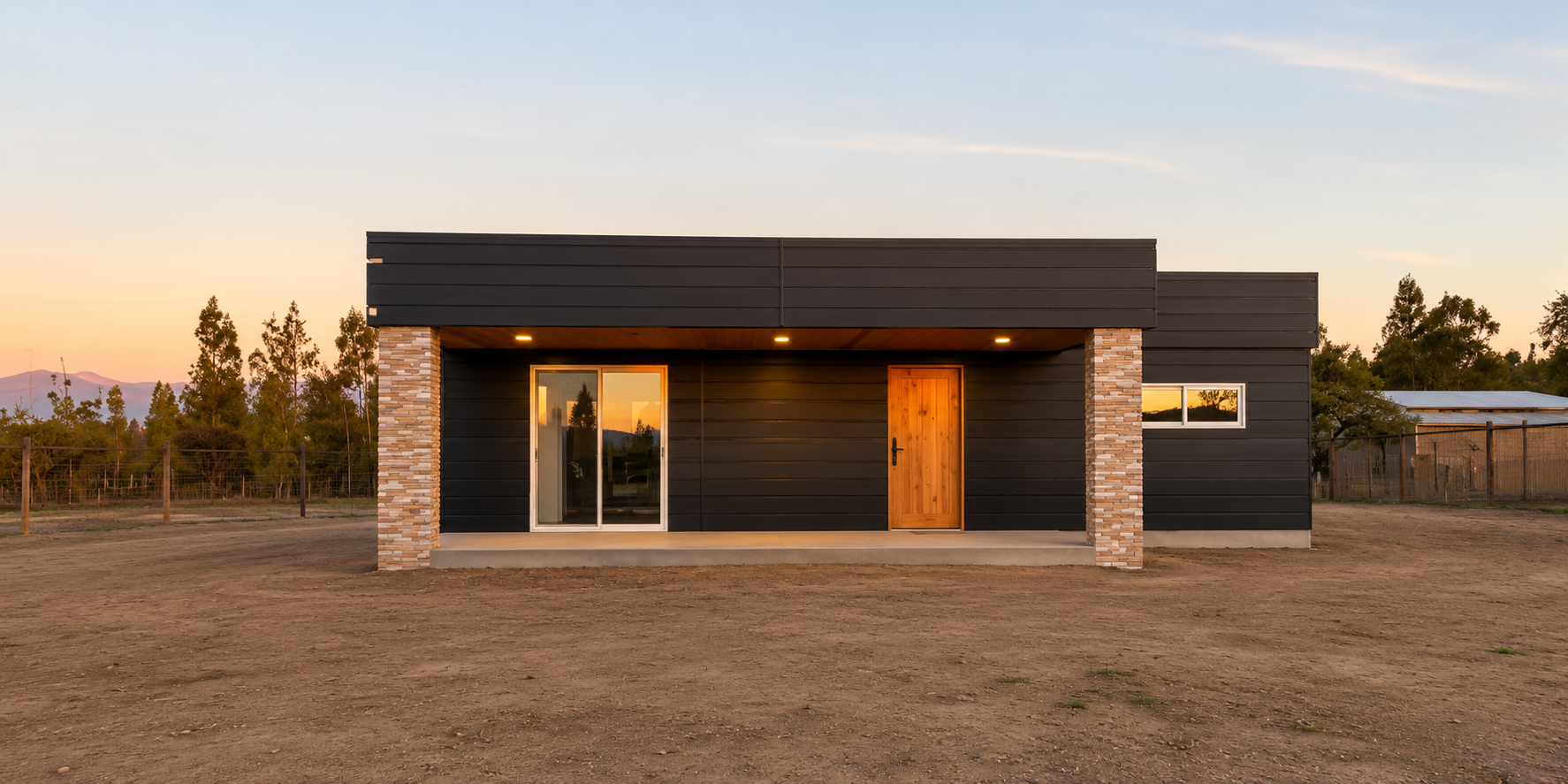 Casa Metalcon negra con pilares de piedra