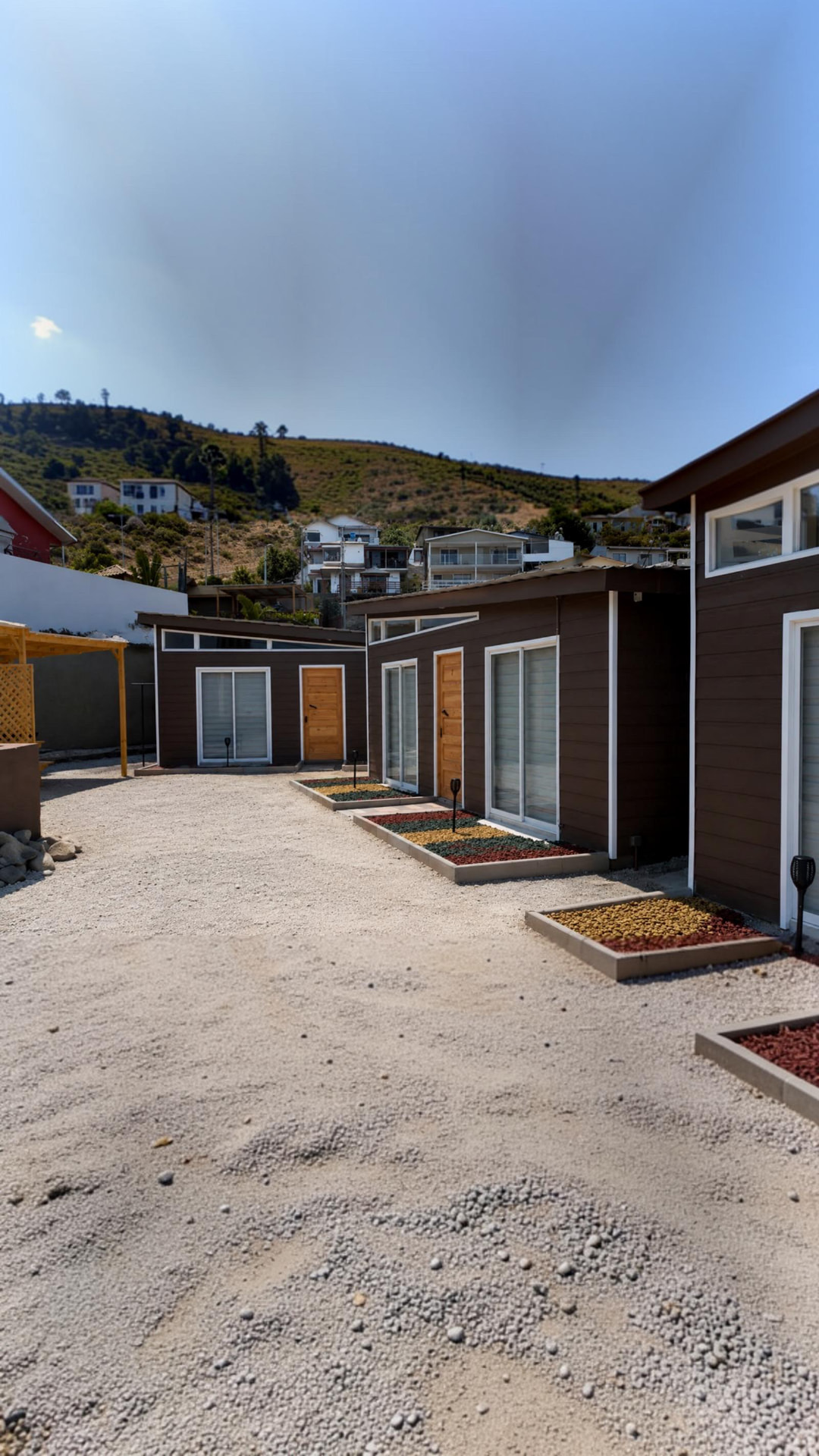 Conjunto de casas Metalcon color café